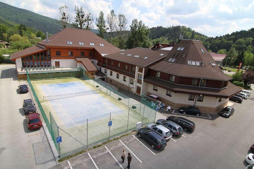 Hotel Horal Rožnov pod Radhoštěm エクステリア 写真