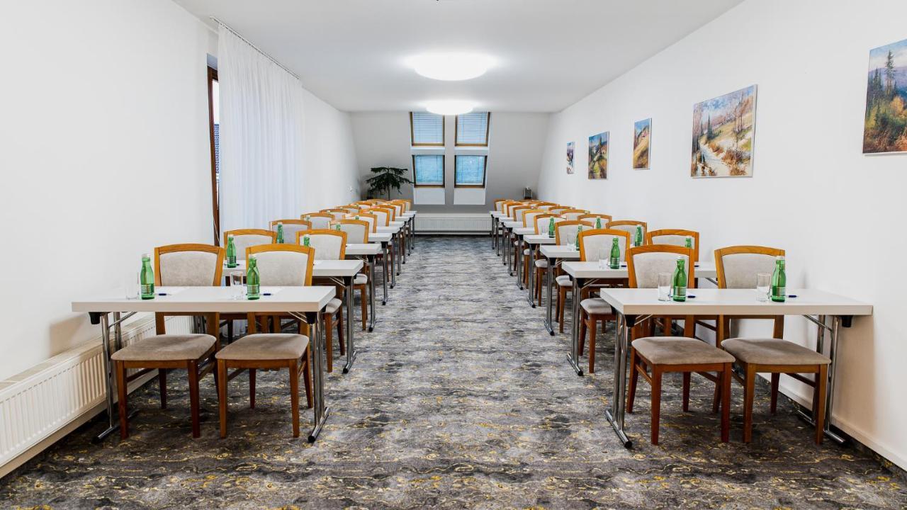 Hotel Horal Rožnov pod Radhoštěm エクステリア 写真