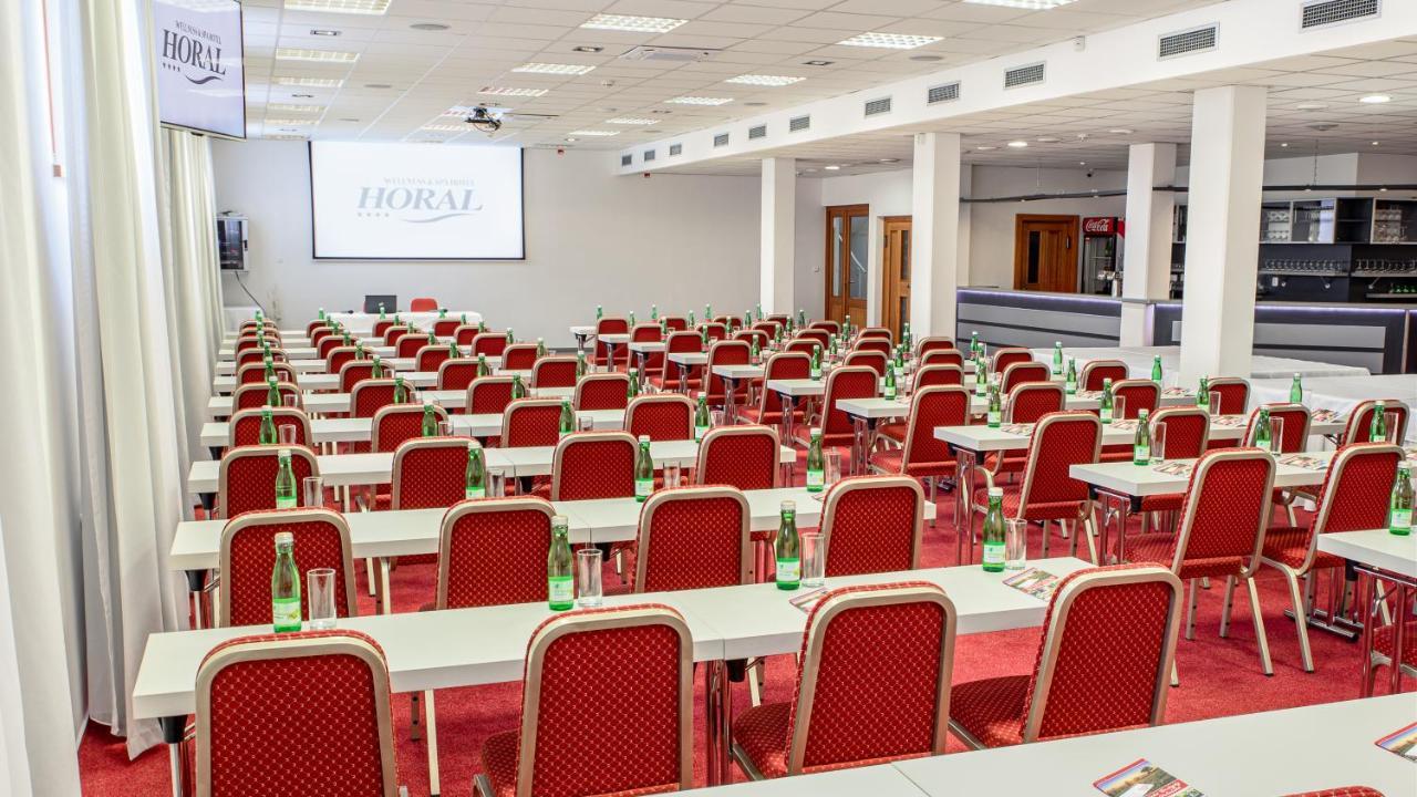 Hotel Horal Rožnov pod Radhoštěm エクステリア 写真