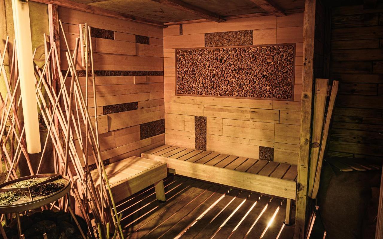 Hotel Horal Rožnov pod Radhoštěm エクステリア 写真