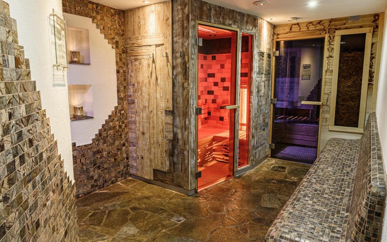 Hotel Horal Rožnov pod Radhoštěm エクステリア 写真