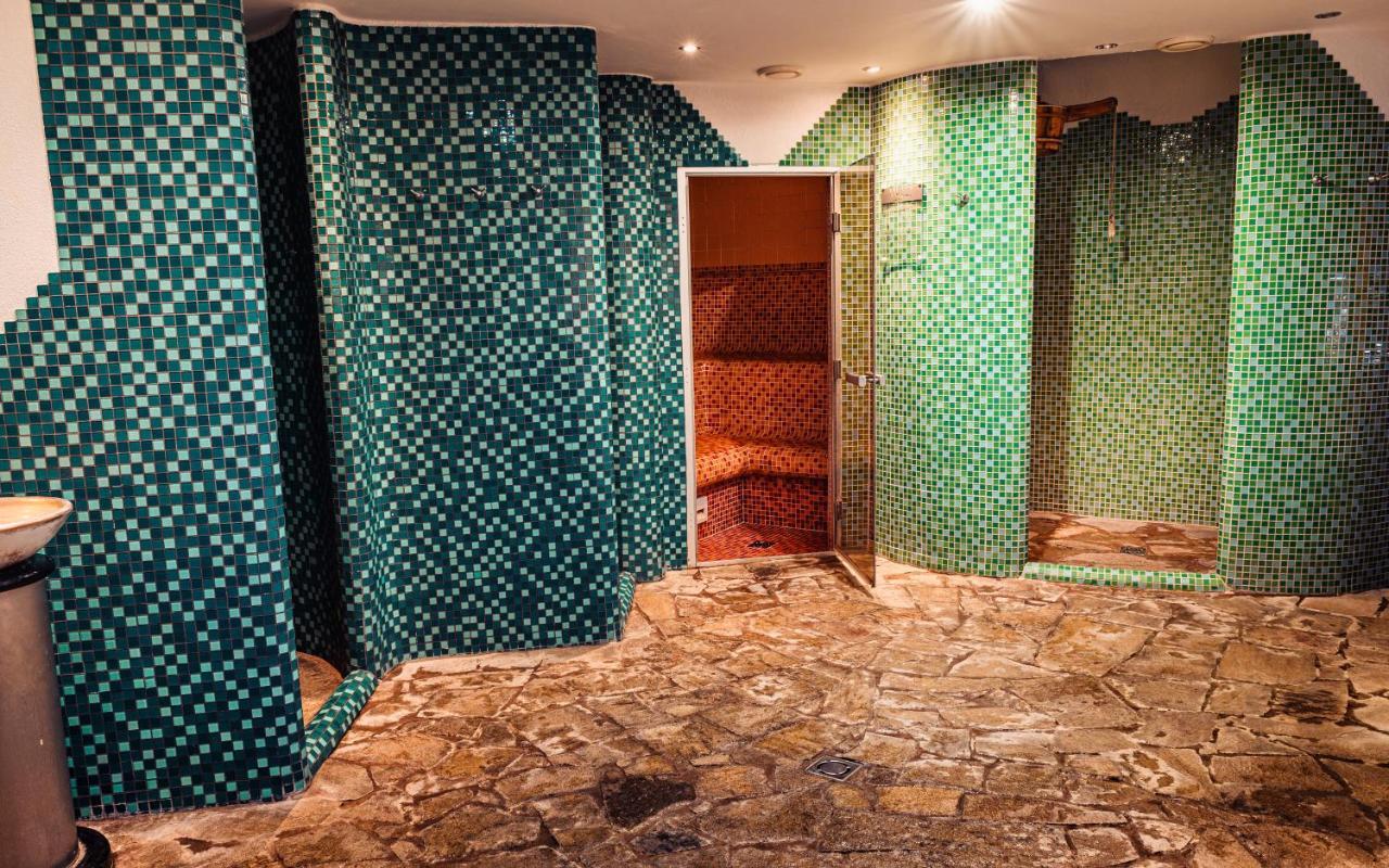 Hotel Horal Rožnov pod Radhoštěm エクステリア 写真