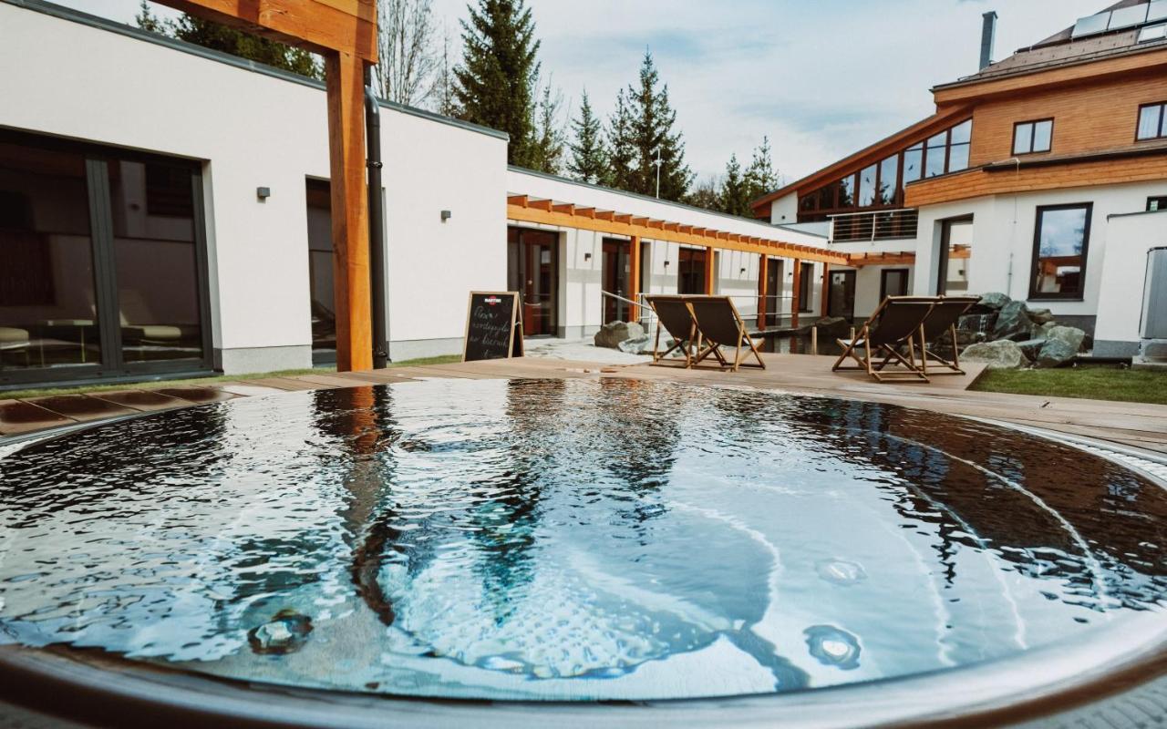 Hotel Horal Rožnov pod Radhoštěm エクステリア 写真