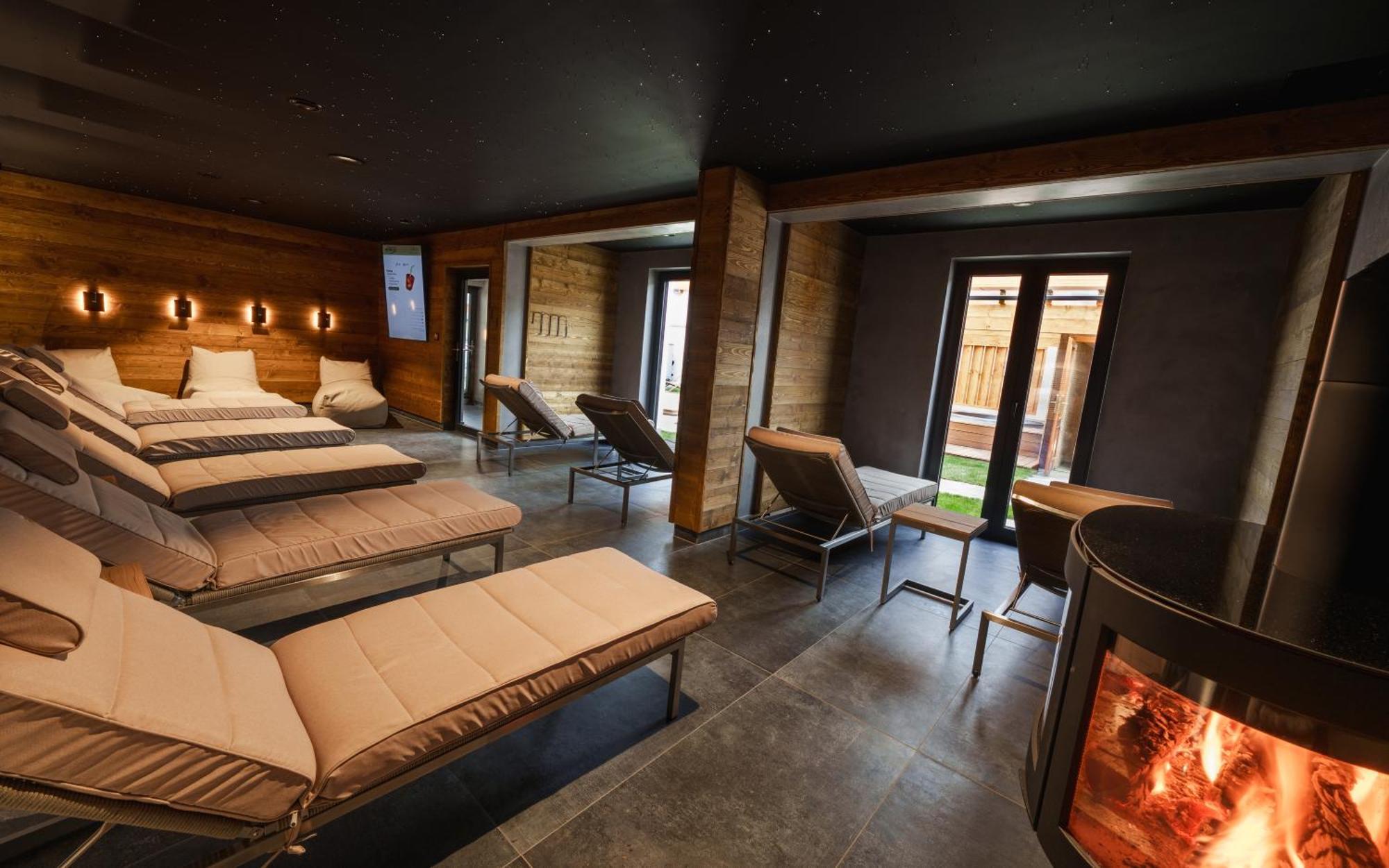 Hotel Horal Rožnov pod Radhoštěm エクステリア 写真