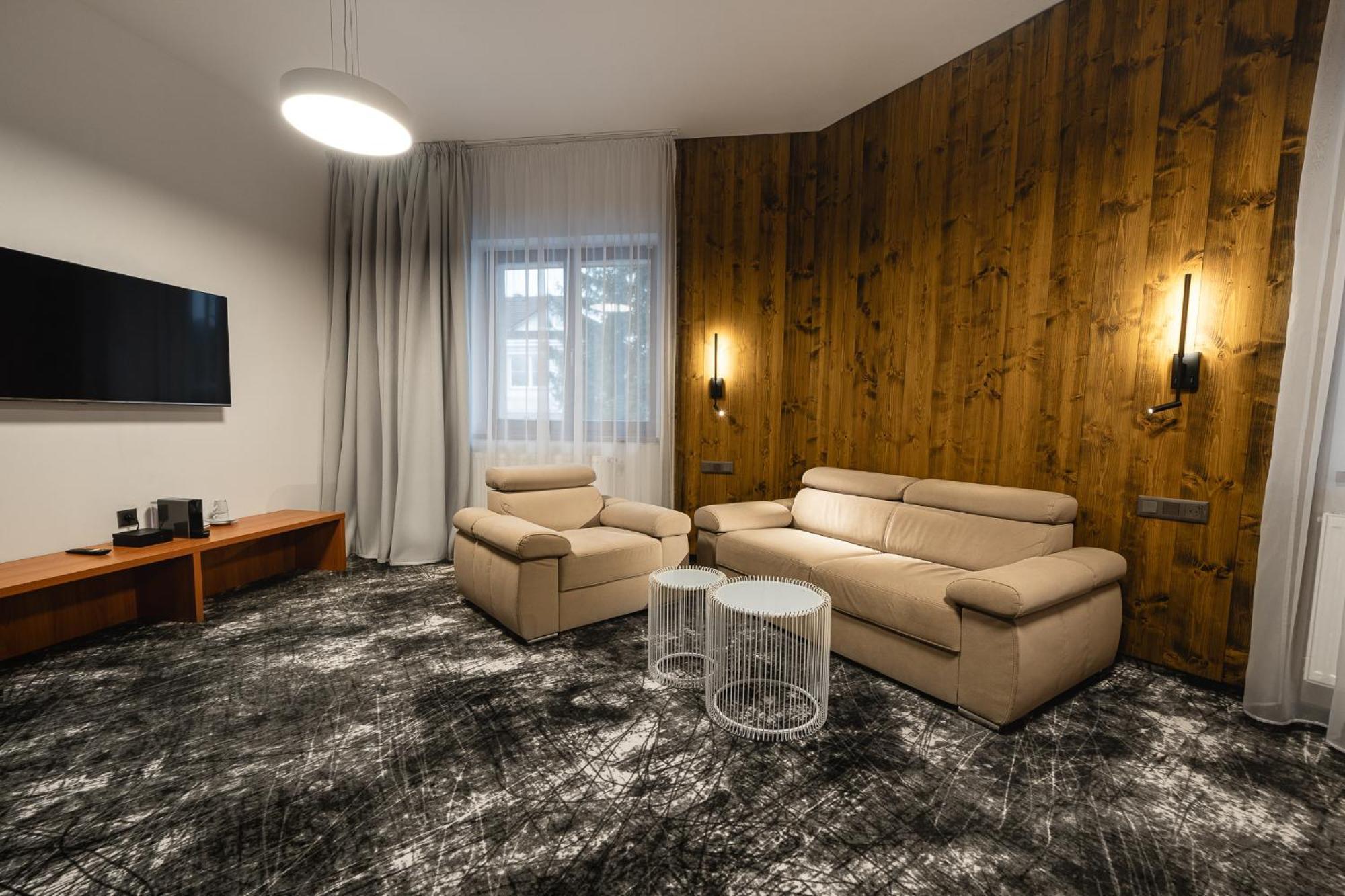 Hotel Horal Rožnov pod Radhoštěm エクステリア 写真