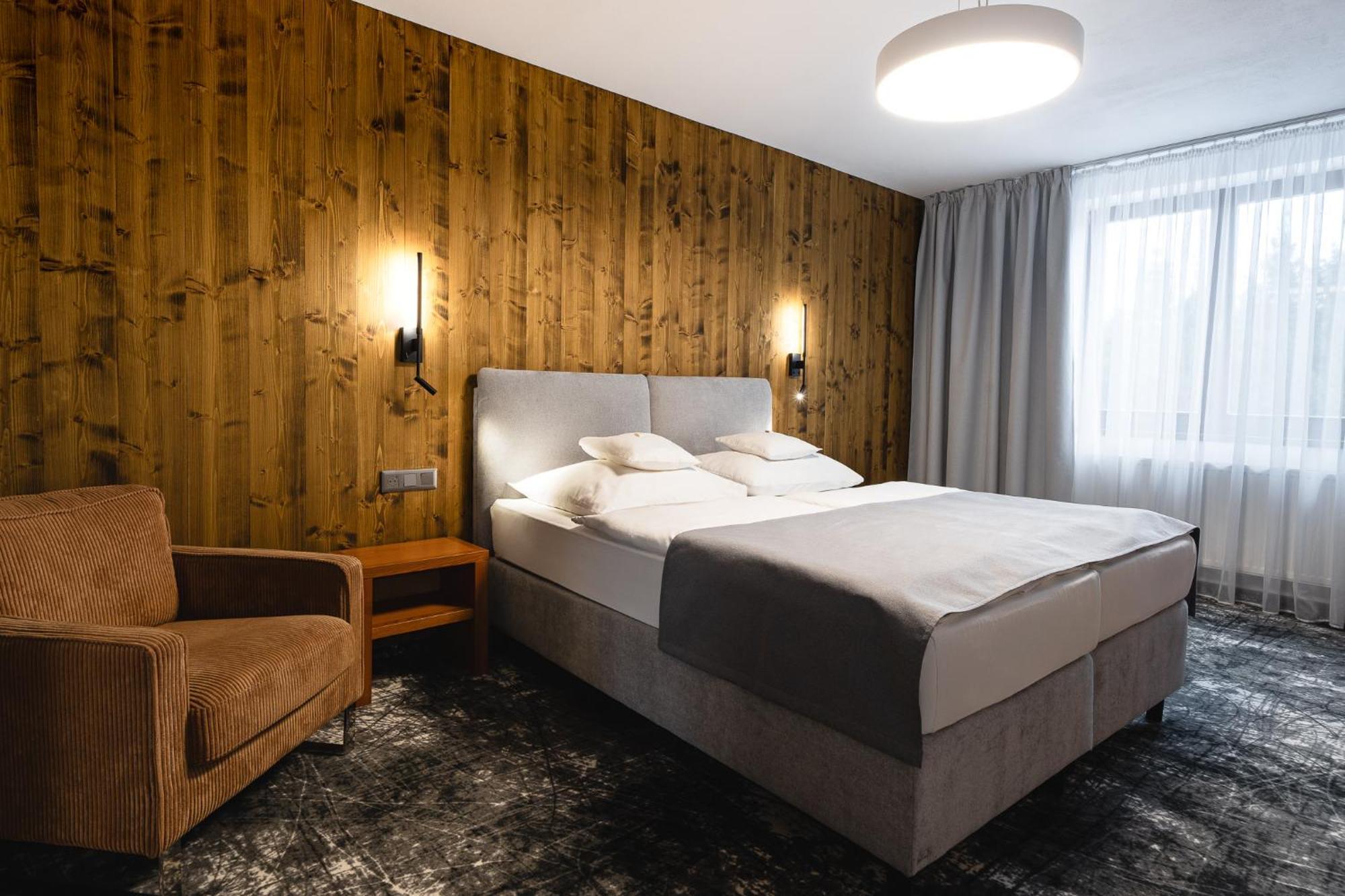 Hotel Horal Rožnov pod Radhoštěm エクステリア 写真