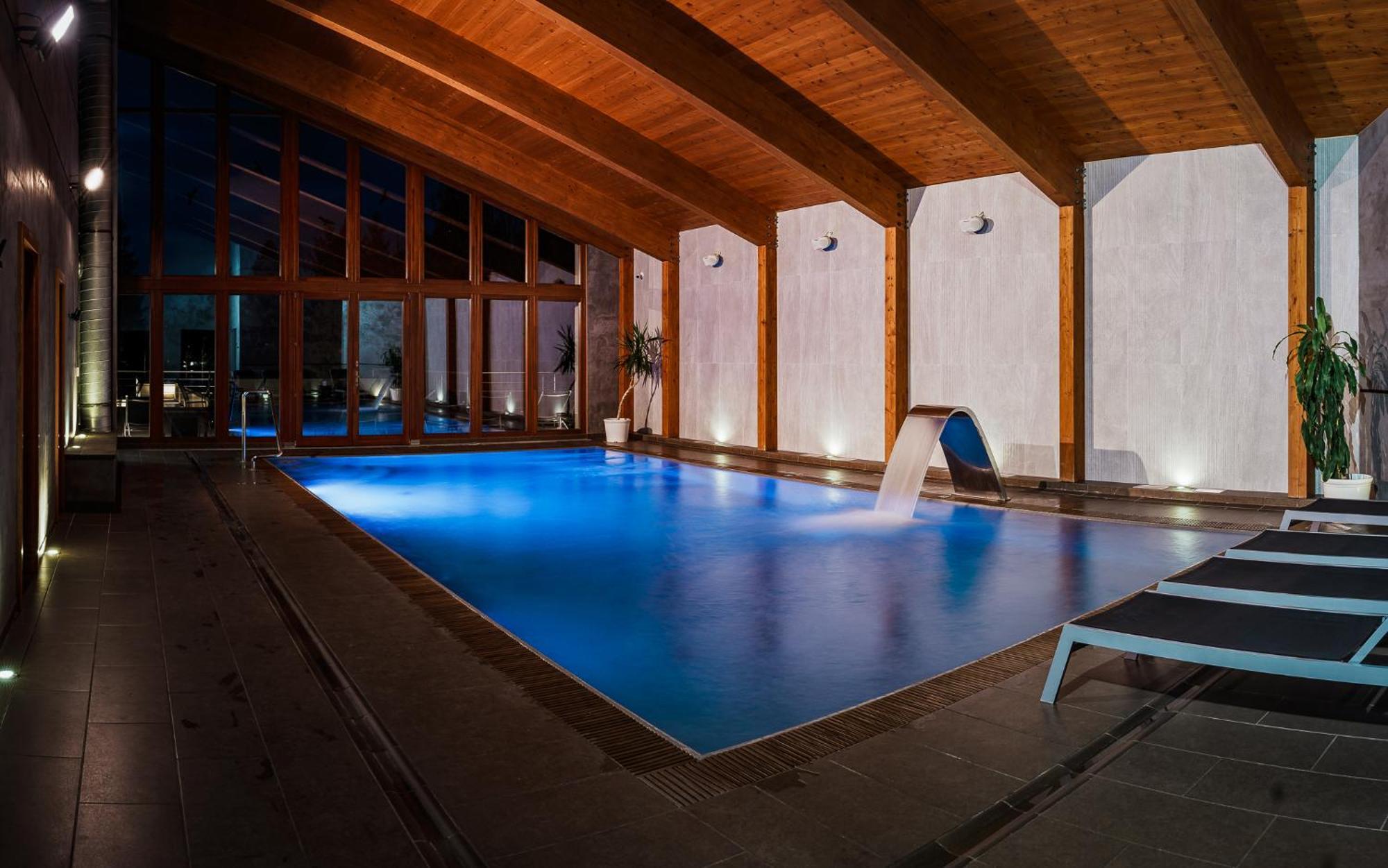 Hotel Horal Rožnov pod Radhoštěm エクステリア 写真