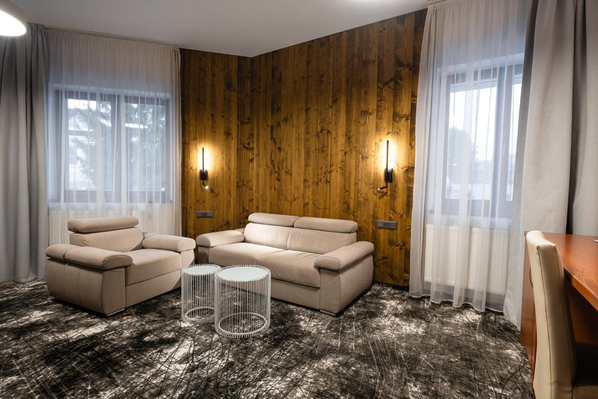 Hotel Horal Rožnov pod Radhoštěm エクステリア 写真
