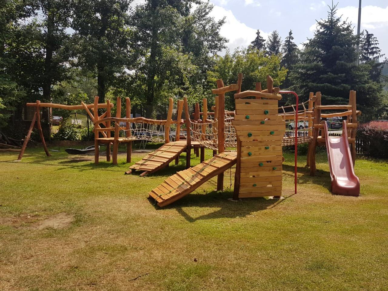 Hotel Horal Rožnov pod Radhoštěm エクステリア 写真